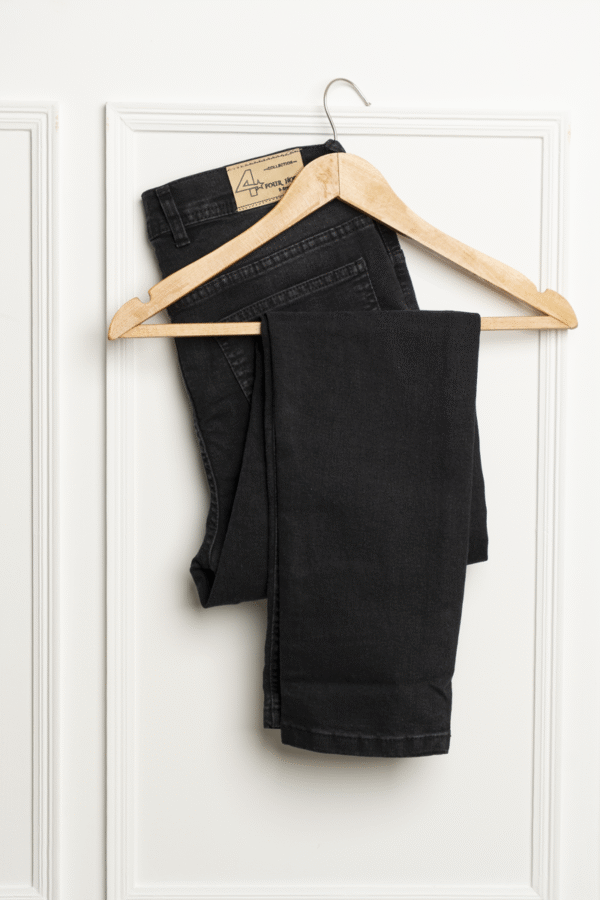 بنطلون إسود جينز عالشماعة