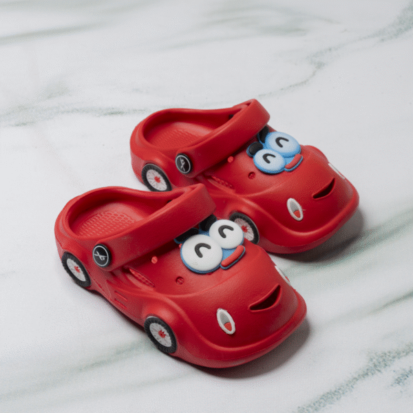 كروكس أطفالي شكل سيارة لون أحمر