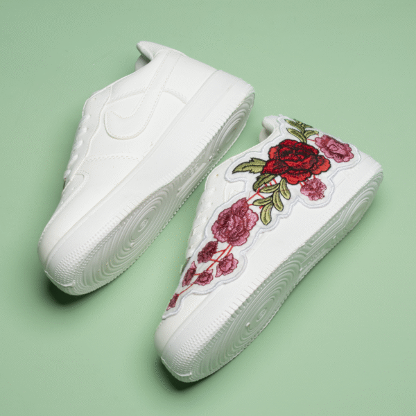 كوتشي حريمي Nike