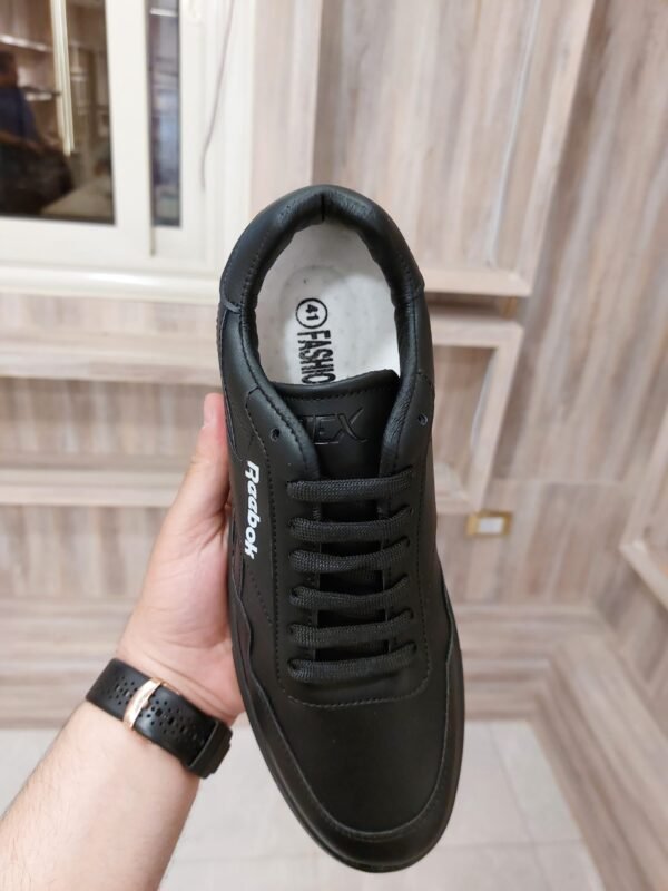 تفاصيل كوتشي ريبوك Scaled