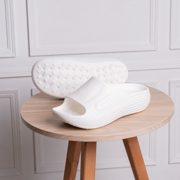 سليبر نايكي أبيض