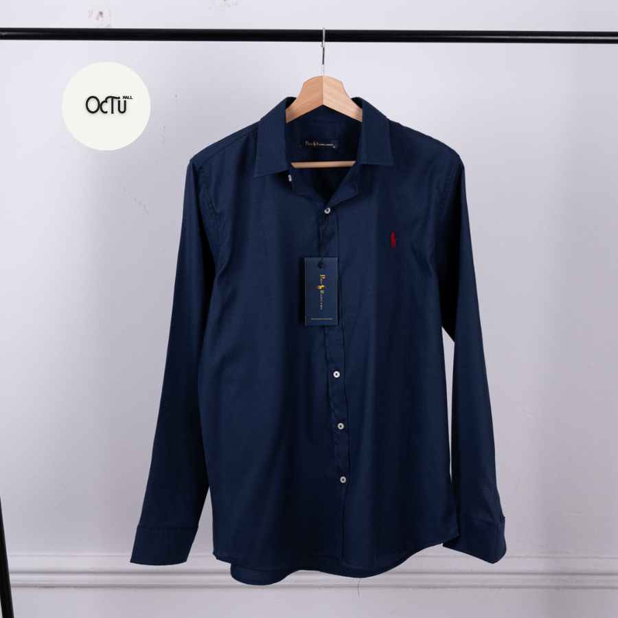 قميص بولو أكسفورد على الطبيعة لون أزرق