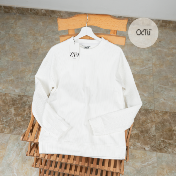 سويتشيرت زارا أبيض