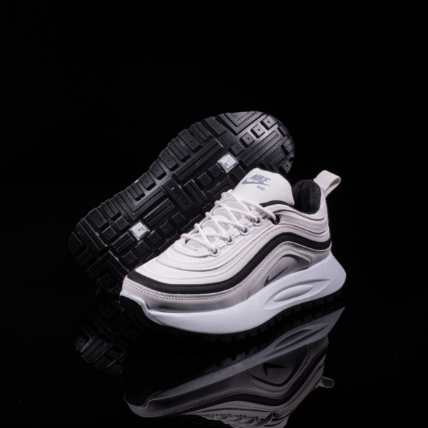 كوتشي Nike حريمي أبيض في إسود