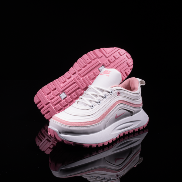 كوتشي Nike حريمي أبيض في بينك