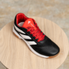 Adidas Predator Black على الطبيعة Adidas Predator Black على الطبيعة