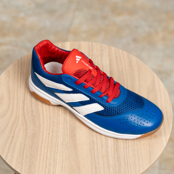 Adidas Predator Blue على الطبيعة Adidas Predator Blue على الطبيعة